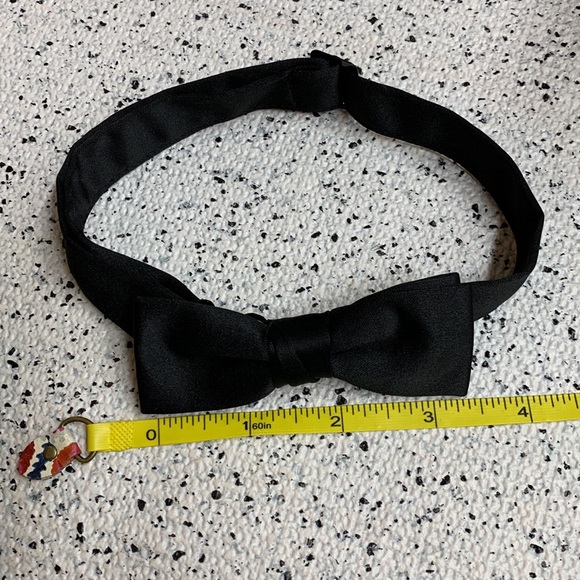 NWOT Andrew Marc New York White Suit with Tuxedo Shirt and Bow Tie - Picture 12 of 12